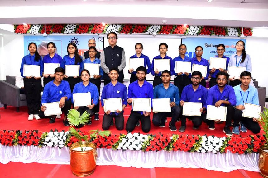 25 students got scholarship of Rs. 6 lakhs