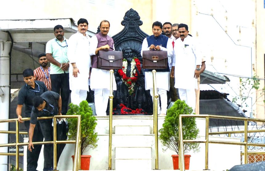 ₹1500 cash every month to women in Maharashtra