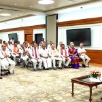 Modi meets potential cabinet before swearing in