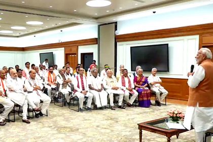 Modi meets potential cabinet before swearing in