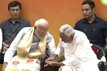 Nitish saw Modi's finger, then something happened