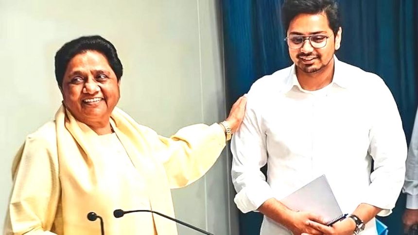 Mayawati again made nephew Akash a star campaigner