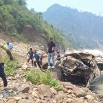 सड़क से फिसलकर 250 मीटर नीचे गिरी बद्रीनाथ जा रहे श्रद्धालुओं की मिनी बस, 12 की मौत