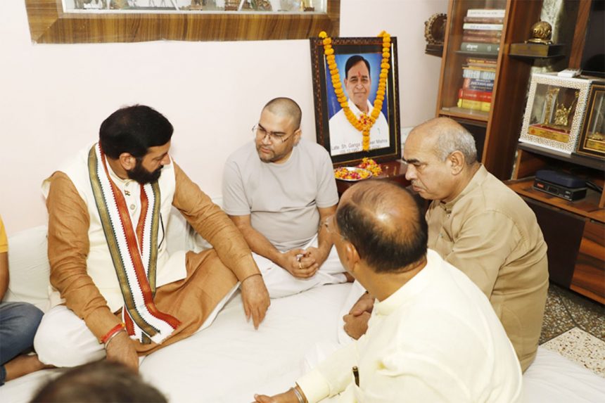मुख्यमंत्री नायब सिंह ने गंगा शंकर मिश्र के निधन पर शोक व्यक्त करते हुए परिजनों को दी सांत्वना