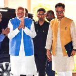 Don't behave like Rahul: Modi to MPs