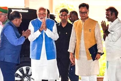 Don't behave like Rahul: Modi to MPs
