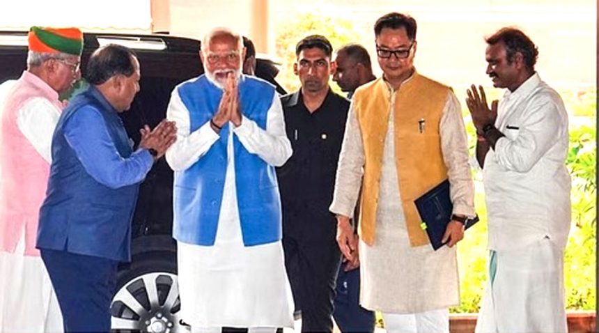 Don't behave like Rahul: Modi to MPs