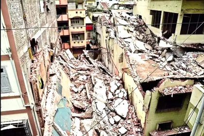 5 storey building collapses in Surat: 8-10 people from 6 families living in the building injured
