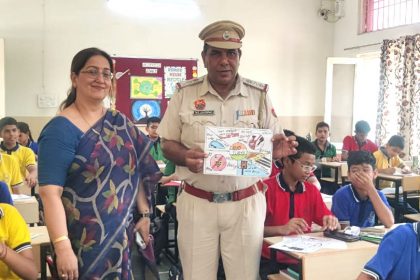 डीएवी स्कूल सेक्टर 30 पुलिस लाइन में बच्चों को यातायात नियमों के प्रति किया जागरूक, कराई ड्रांइग प्रतियोगिता