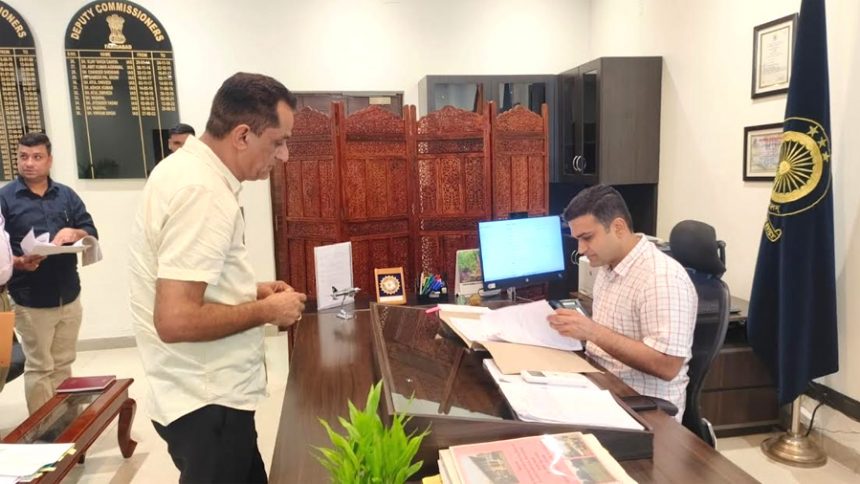 Make sure to complete the work of Girdawari and Tatima cutting soon: Deputy Commissioner Vikram Singh