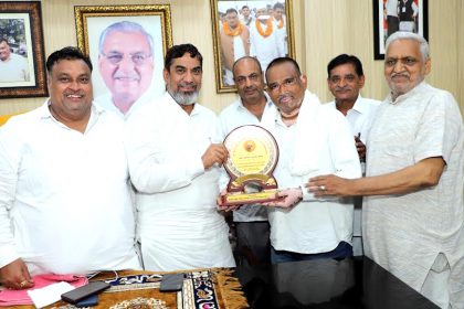 Tableau przedstawiający Pana Śiwy-Parvati zdobył pierwszą nagrodę