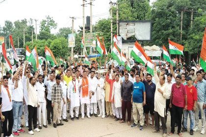 Huge tricolor rally taken out in honor of martyrs on Independence Day