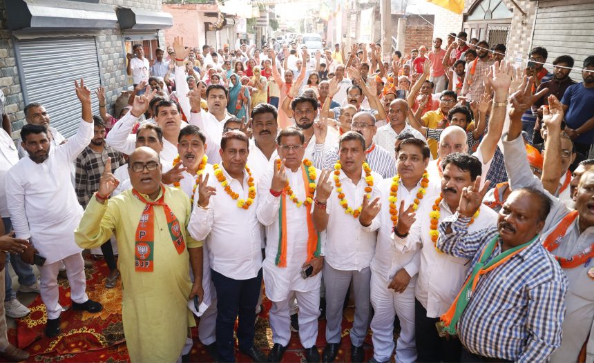 People gathered in support of Rajesh Nagar in Surdas Colony