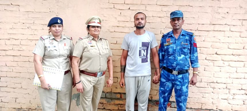 The accused who raped a minor girl and made her obscene video viral was caught by the women's police, arrested and sent to jail.