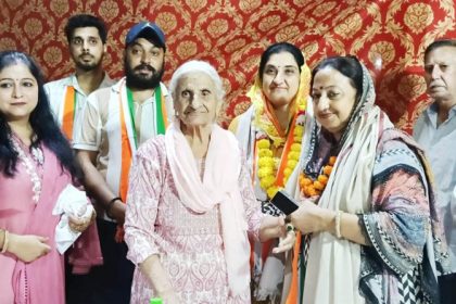 For the development of the area, let Vijay Pratap Singh win with huge votes: Venuka Pratap.