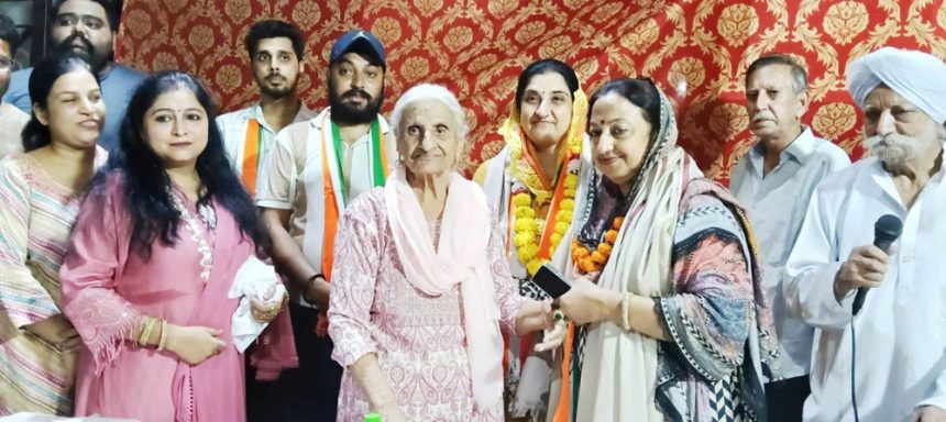 For the development of the area, let Vijay Pratap Singh win with huge votes: Venuka Pratap.
