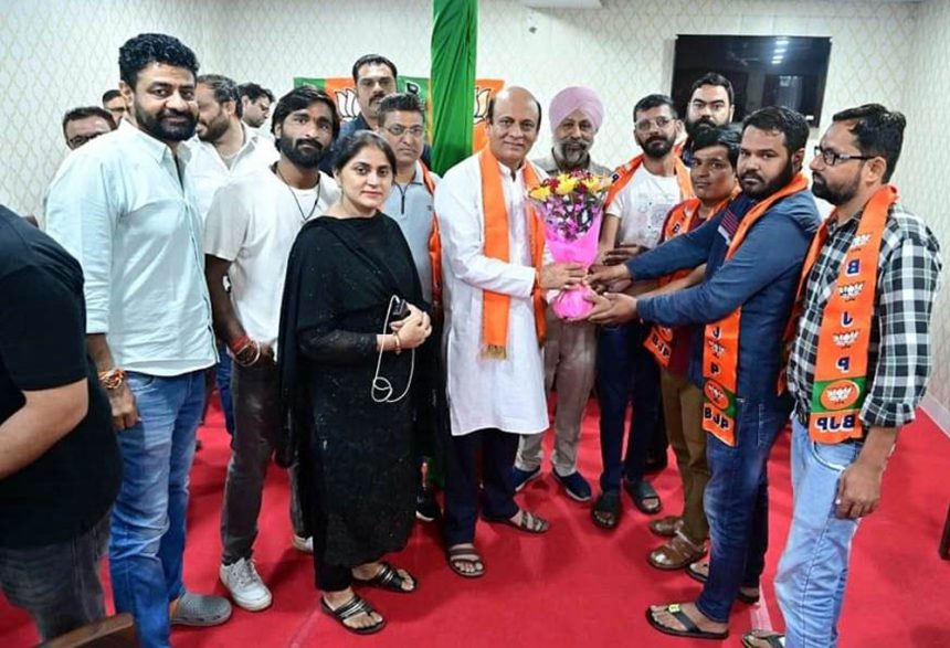 Make me win with the power of votes, the responsibility of development of Badkhal area will be mine: Dhanesh Adlakkha