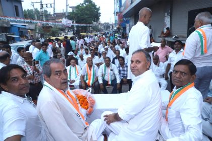 People are flocking to Vijay Pratap's public support meetings.