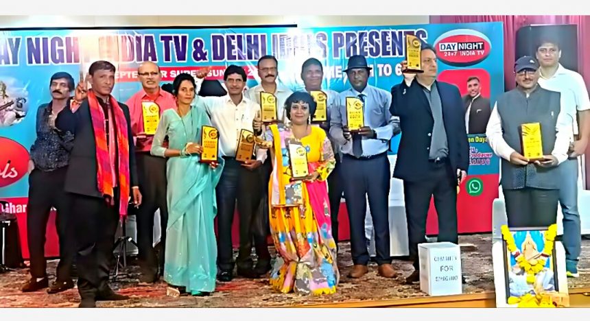 दिल्ली में पहली बार " चैरिटी फॉर सींगिंग " के लिए दिल्ली आइडल्स का 7 वां गोलडन मैगा शो का ओयोजन किया गया