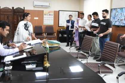 District Governor Bikram Singh administers Indian citizenship to 7 foreign nationals