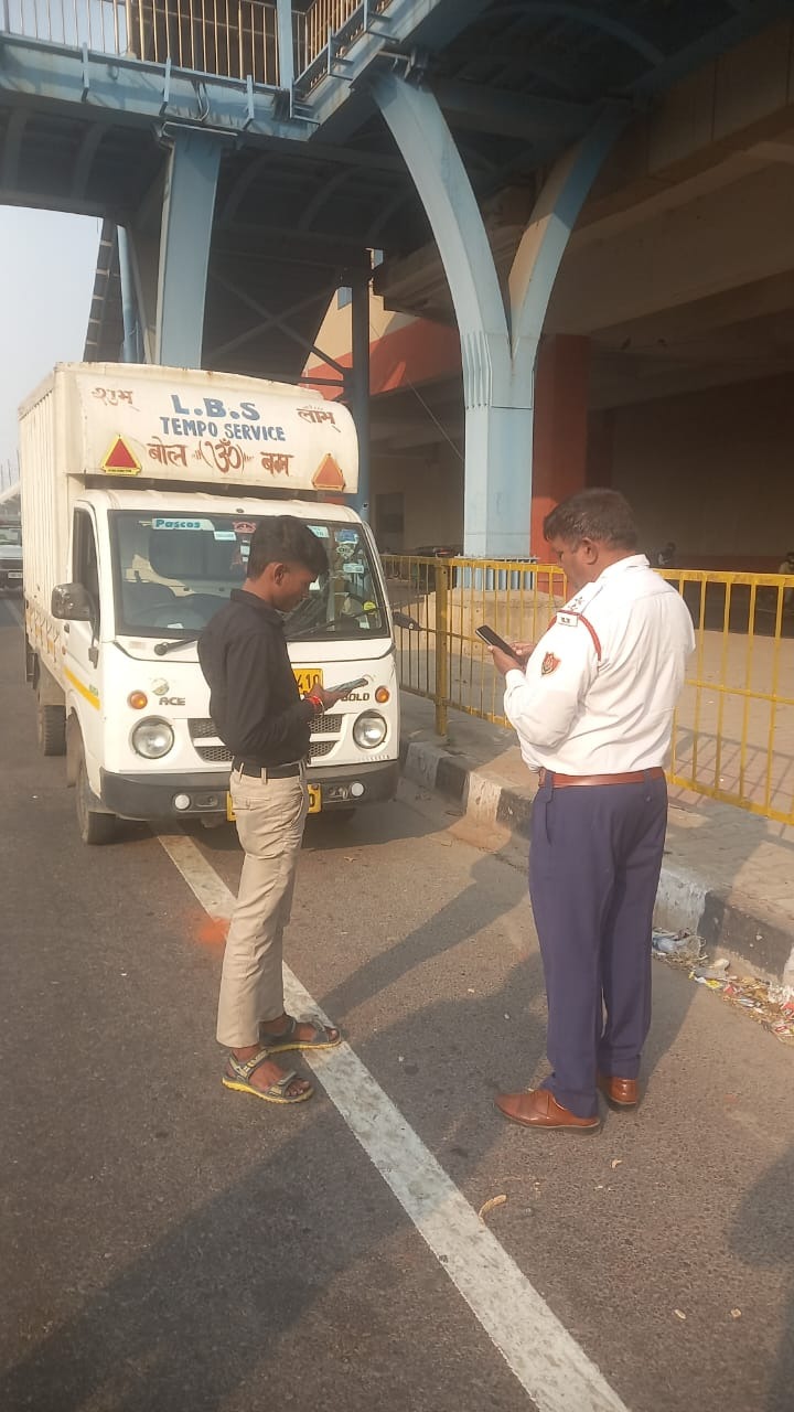 After implementation of GRAP-IV in NCR by Central Air Quality Management Commission, continuous action by Traffic Police Faridabad, 68 challans issued in one day