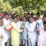 Minister of State Rajesh Nagar distributed sweets and expressed happiness over the spectacular victory of BJP alliance in Maharashtra.