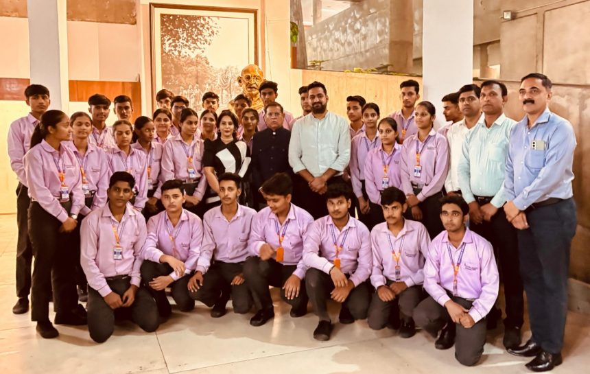 Children of Vidyasagar International School, Greater Faridabad witnessed the proceedings of the Assembly with the cooperation of Minister Rajesh Nagar