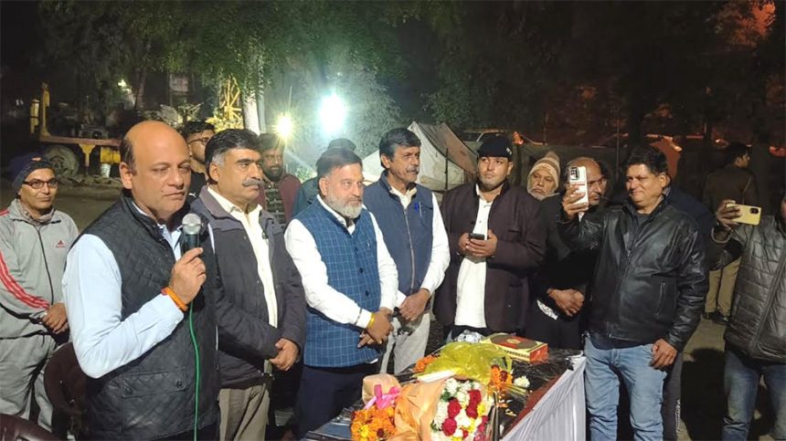 MLA Dhanesh Adalkha inaugurated the tube well with Gayatri Mantra.