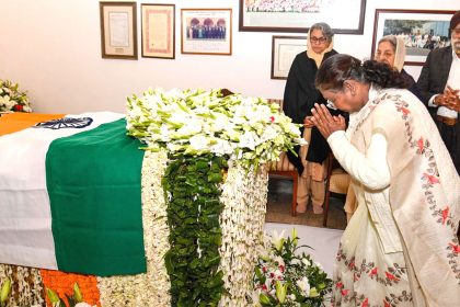 Congress Working Committee paid tribute to Manmohan Singh
