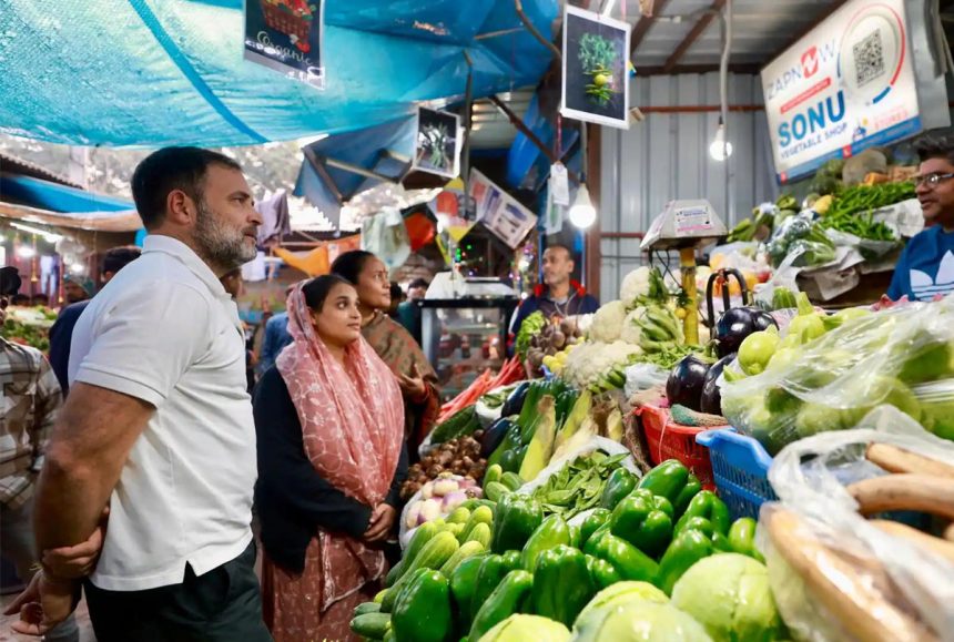 Rahul Gandhi reached Delhi's vegetable market: Said- garlic worth Rs 40 is being sold for Rs 400