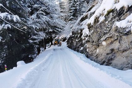 5 flights canceled due to snowfall in Jammu and Kashmir