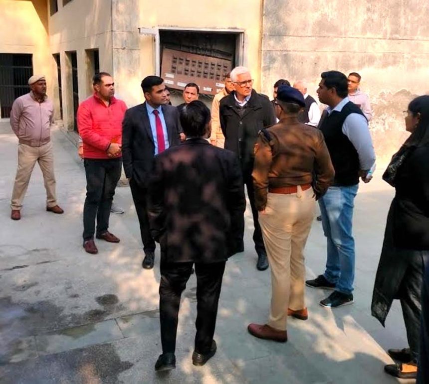 District and Sessions Judge and DC inspected Neemka Jail and gave instructions to improve the arrangements.