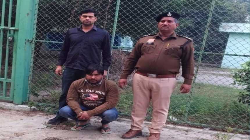 The accused of smuggling liquor was arrested by the police team of Crime Branch Sector 65. 9 boxes of liquor and Rs 2,50,000 in cash were recovered.