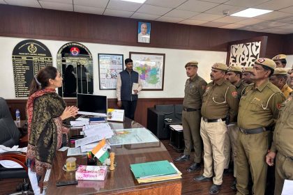 Rider staff are performing duties under E-Beat System. Deputy Commissioner of Police Central Usha briefed the staff appointed on Rider.