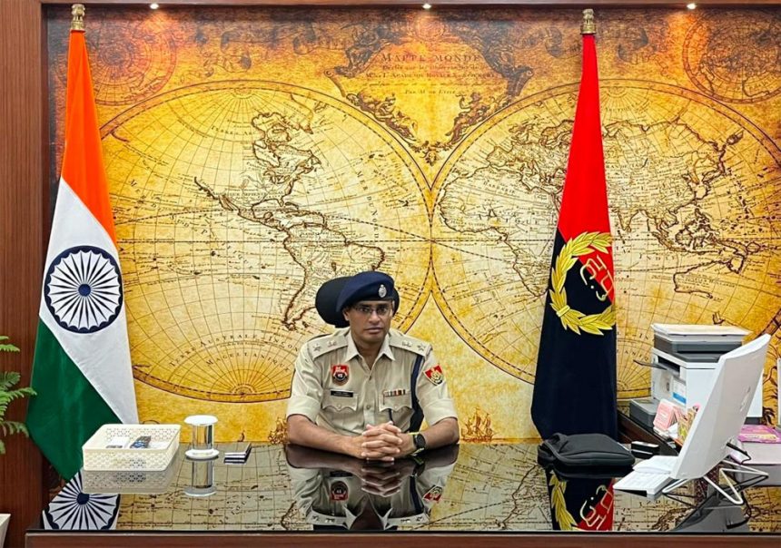 Crime branch and police station Old police team rounded up 10 accused in the case of knife attack in Old Faridabad.