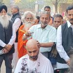 On the 13th day of the dharna of referral free Faridabad, Mundan was done.