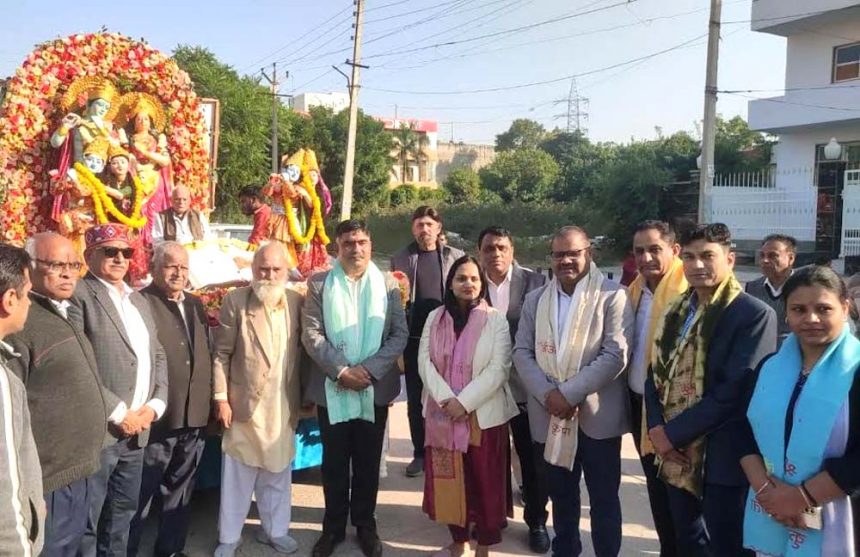 Only the book Geeta brings us face to face with the infinite form of God: Rajkumar Vohra