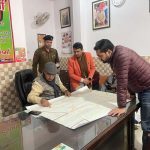 Academician Deepak Yadav presented the problems of colonies before the MLA.