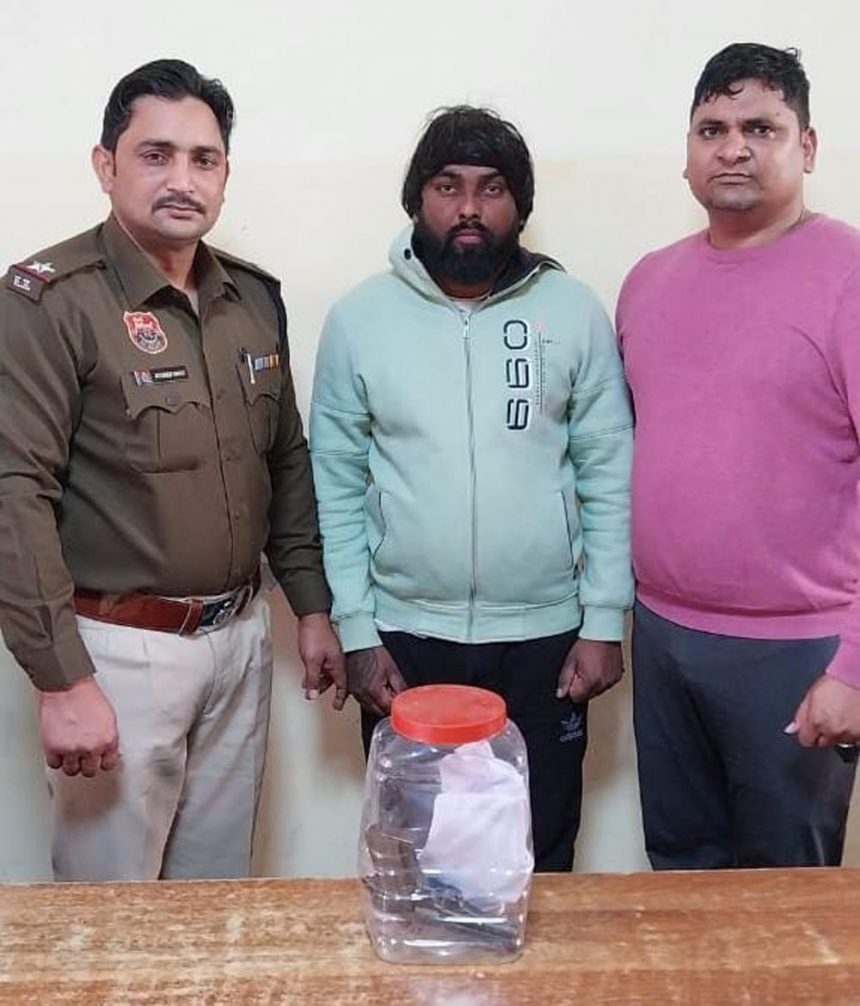 Police took major action against illegal weapon holders, two accused arrested with illegal weapons in two separate cases.