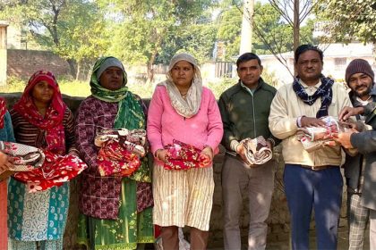 Senior advocate Shivdutt Vashishtha celebrated Makar Sankranti by contributing to the employees working in the sector and the poor and helpless people.