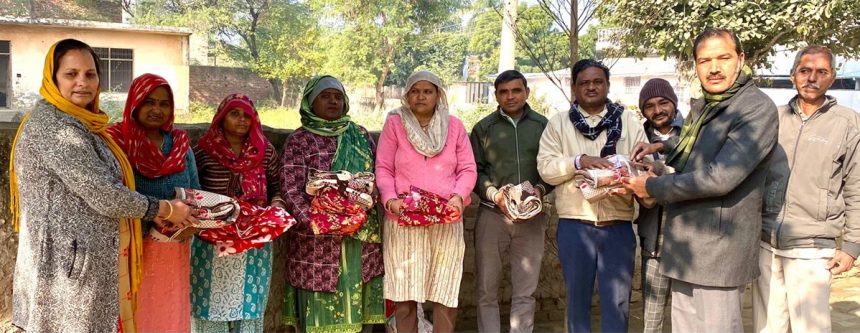 Senior advocate Shivdutt Vashishtha celebrated Makar Sankranti by contributing to the employees working in the sector and the poor and helpless people.