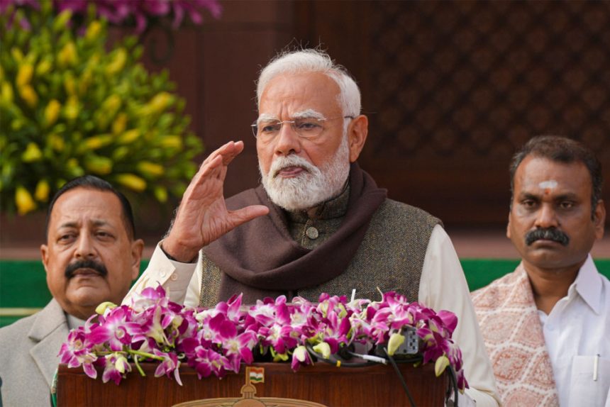 Congress royal family insulted the President: Modi