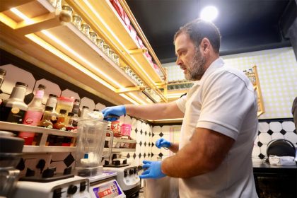 rahul gandhi made cold coffee at ice cream shop