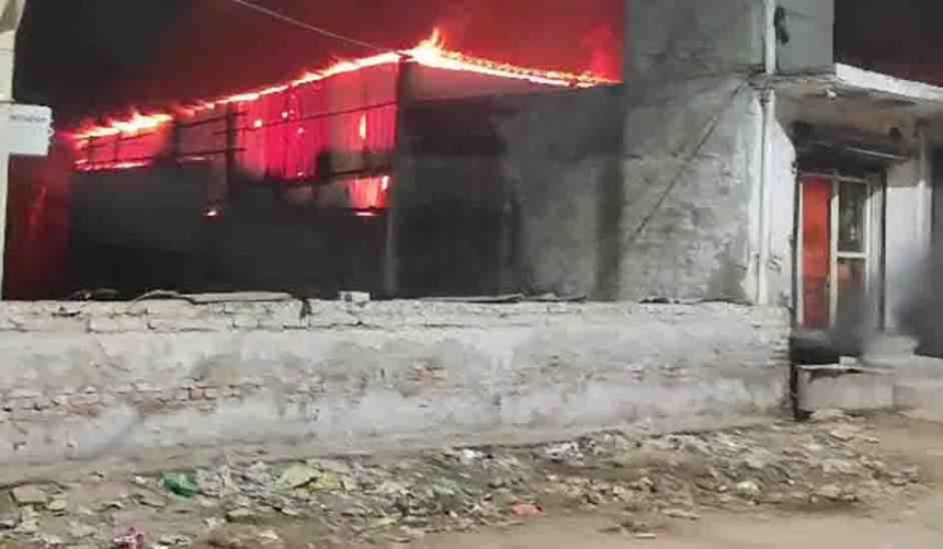 Major fire breaks out in Namkeen-Gajak manufacturing factory in Tilpat