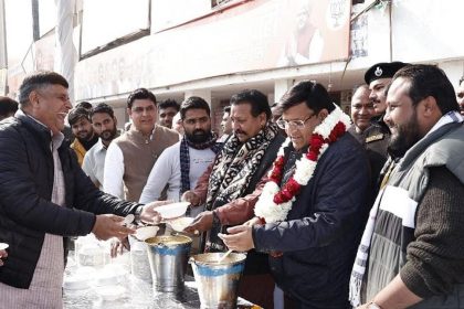 Celebrations in Faridabad on Makar Sankranti: Vipul Goyal participated in public relations and social programs Bhandara organized at Sagar Cinema office