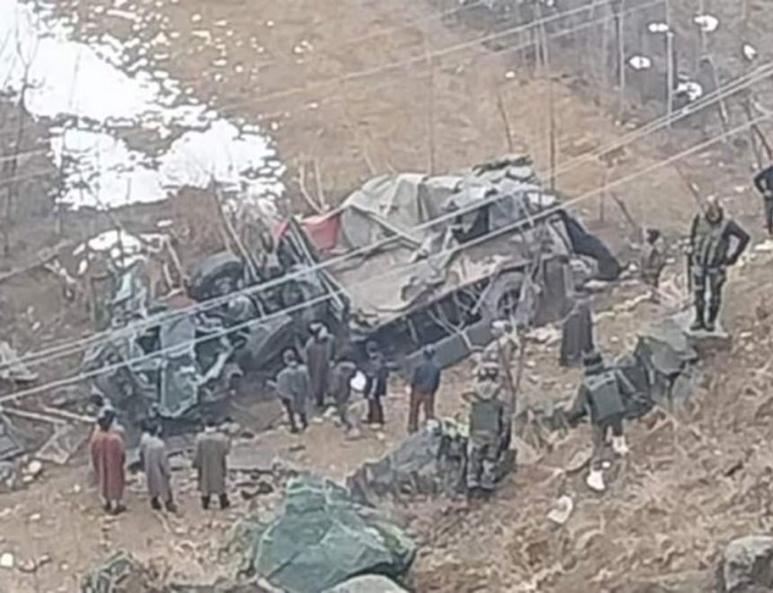 Army truck falls into ditch in Jammu and Kashmir: 4 soldiers killed, 2 seriously