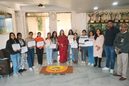 Ten volunteers who returned from the university level seven-day NSS camp were welcomed