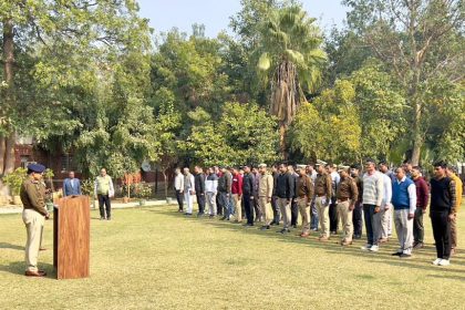 Faridabad Police observed silence in honor of the martyrs who sacrificed their lives in the freedom struggle.