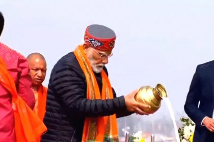 Modi takes dip in Sangam on 24th day of Mahakumbh