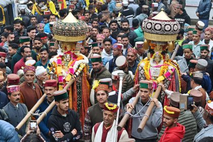 Crowd in all Shiva temples including 12 Jyotirlingas on Mahashivratri